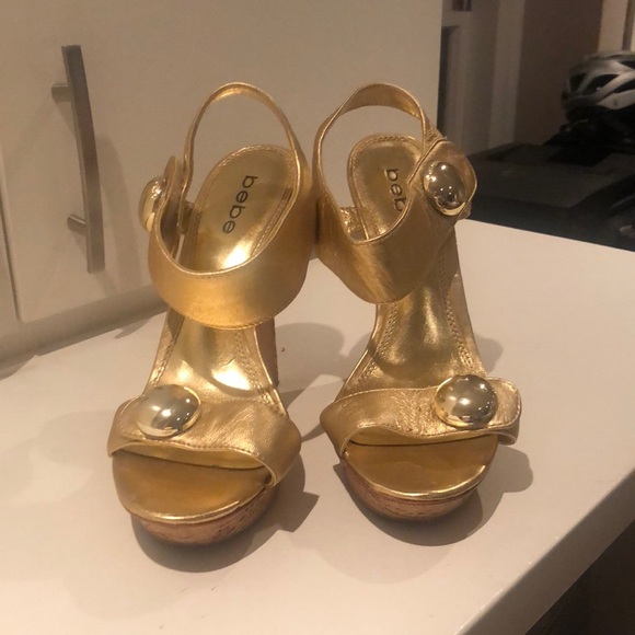 Worn only once , near perfect condition , gold - Picture 1 of 4